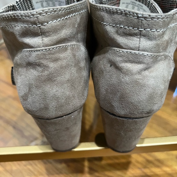 Route 66 Tan Brown Ankle Booties Lace Up Wedge Heel Size 8. In good condition - Picture 5 of 9